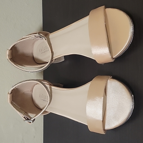 Girl shoes - Picture 1 of 5